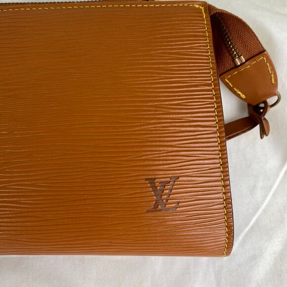 Repair Required: Louis Vuitton EPI Pochette Cognac Brown Shoulder Bag Clutch - Picture 3 of 14
